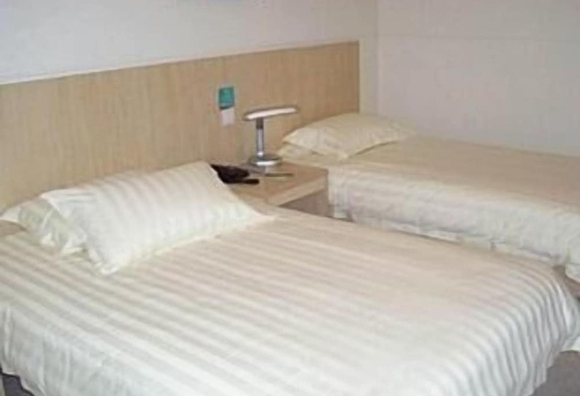 Standart Oda, Jinjiang Inn   Nanjing Train Station 1