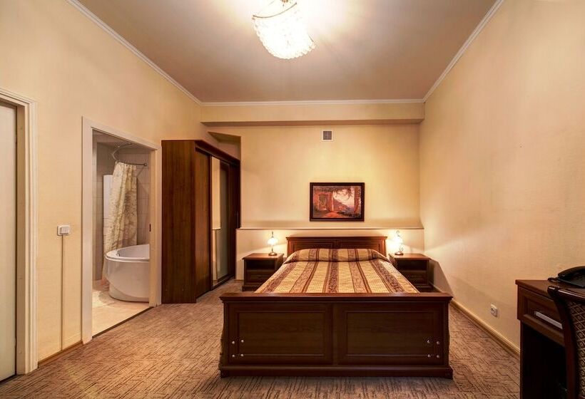 标准间, Sonata At Palace Square