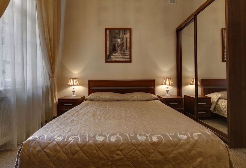 标准间, Sonata At Palace Square