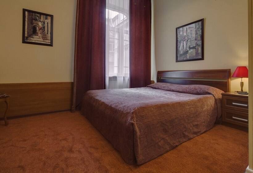 标准间, Sonata At Palace Square