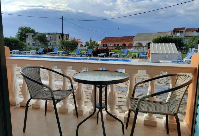 标准工作室带泳池景, Valentinos Apartments