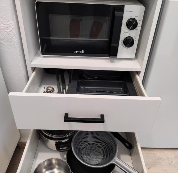 标准工作室带泳池景, Valentinos Apartments