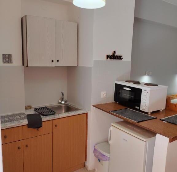 غرفة قياسية مطلّة علي حمام السباحة, Valentinos Apartments