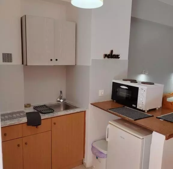 اتاق استاندارد با چشم‌انداز استخر, Valentinos Apartments