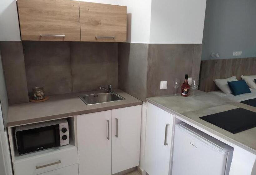 Номер Deluxe Вид на Сад, Valentinos Apartments