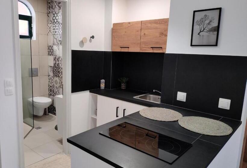 Студио Стандарт Вид на Бассейн, Valentinos Apartments