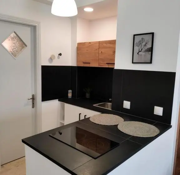 Standard-studio Allasnäkymä, Valentinos Apartments