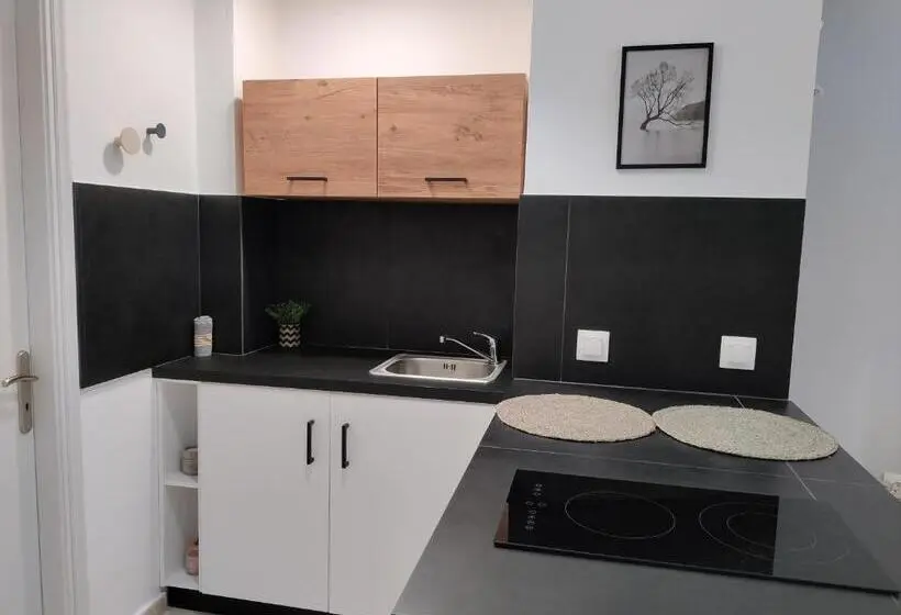 Standard-studio Allasnäkymä, Valentinos Apartments