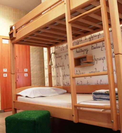 تختخواب در اتاق مشترک, Envoy Hostel & Tours