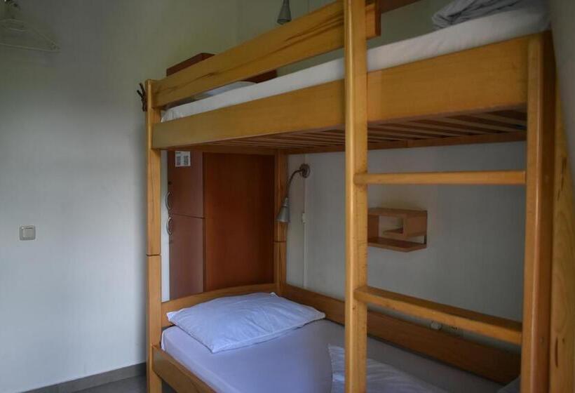 اتاق استاندارد, Envoy Hostel & Tours