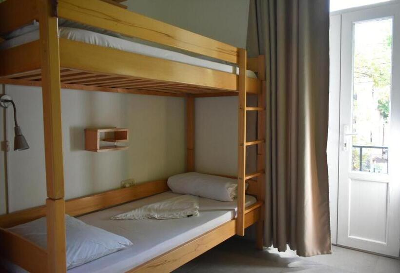 اتاق استاندارد, Envoy Hostel & Tours