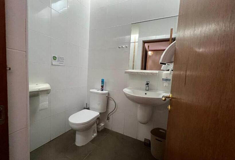 اتاق استاندارد یک نفره, Envoy Hostel & Tours