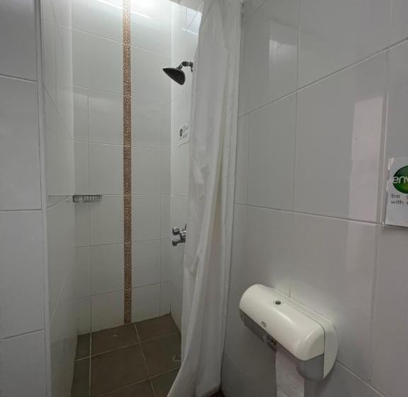 اتاق استاندارد یک نفره, Envoy Hostel & Tours