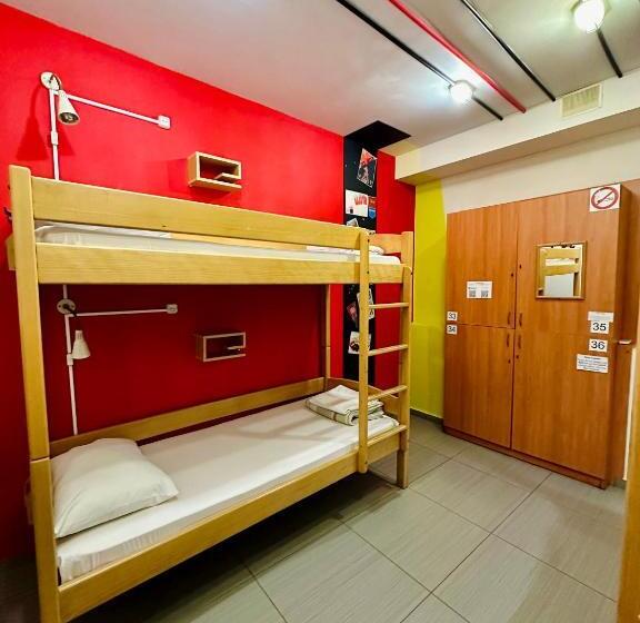 اتاق چهار تخته با دستشویی مشترک, Envoy Hostel & Tours