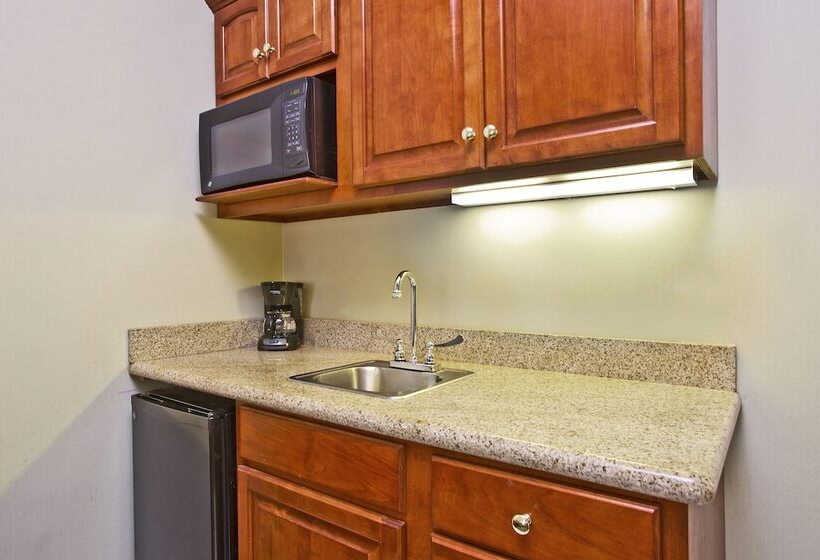 جناح, Holiday Inn Express Hotel & Suites Goshen, An Ihg