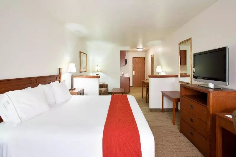 سوئیت با تخت بزرگ, Holiday Inn Express Hotel & Suites Mattoon, An Ihg