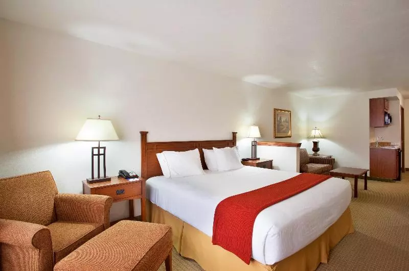 سوئیت با تخت بزرگ, Holiday Inn Express Hotel & Suites Mattoon, An Ihg