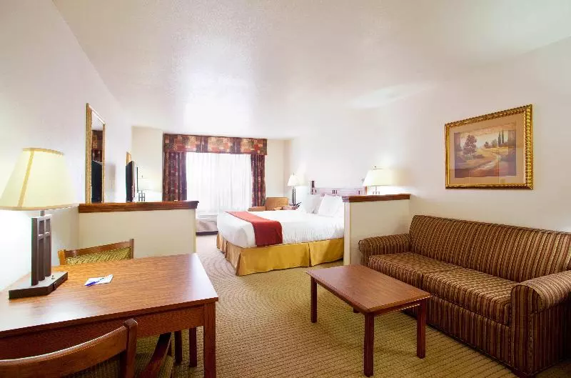 سوئیت با تخت بزرگ, Holiday Inn Express Hotel & Suites Mattoon, An Ihg