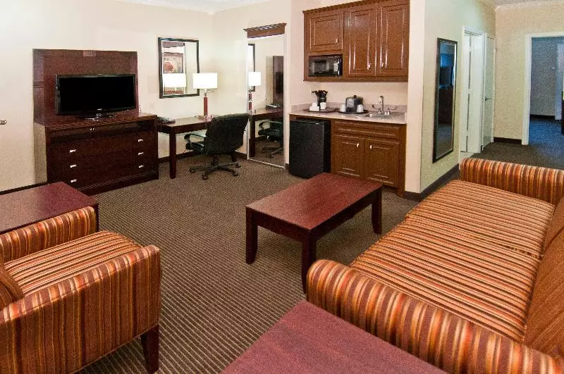 キングサイズベッドのスイートルーム, Wyndham Lake Charles