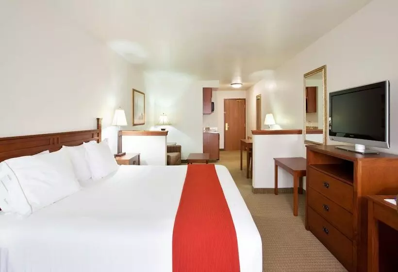 سوییت, Holiday Inn Express Hotel & Suites Mattoon, An Ihg