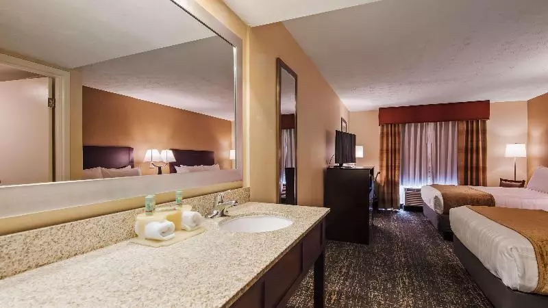 キングサイズベッドのスイートルーム, Holiday Inn Express Hotel & Suites Terre Haute, An Ihg