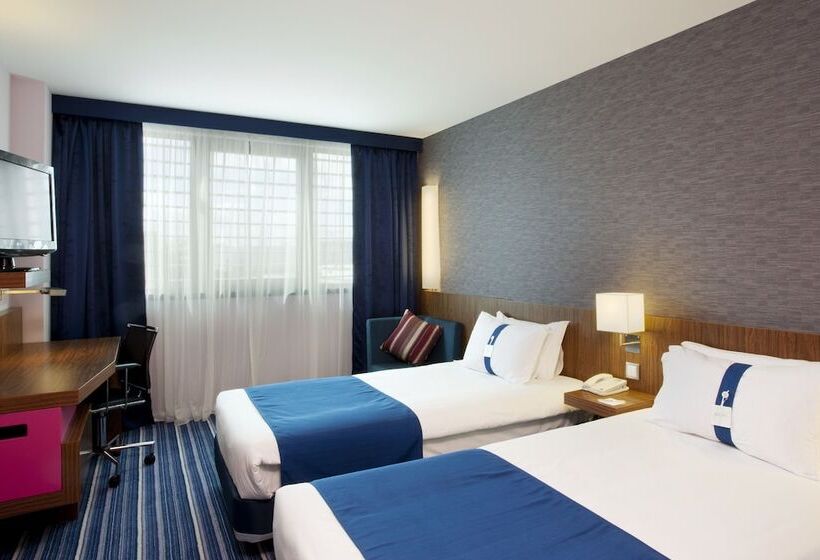 Номер Стандарт, Holiday Inn Express Lisbon Alfragide, An Ihg