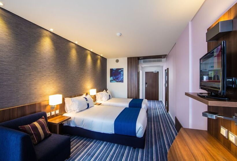 Номер Стандарт, Holiday Inn Express Lisbon Alfragide, An Ihg
