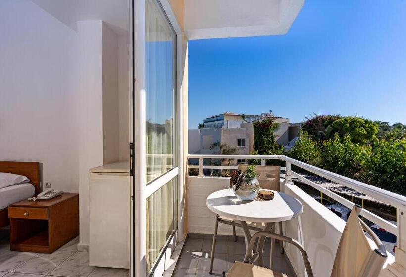 חדר אקונומי, Kathrin Beach