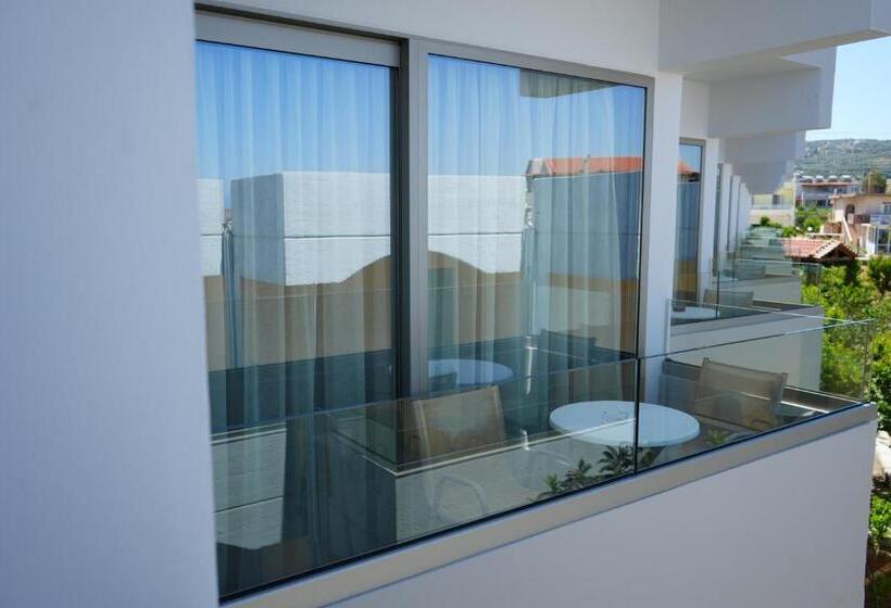 חדר דלוקס, Kathrin Beach