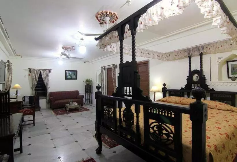 Svit, Pushkar Palace