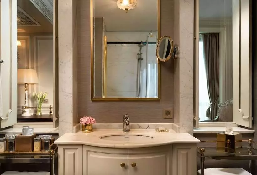 Deluxe Room King Bed & Views, Rixos Pera Istanbul