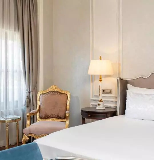 Deluxe Room King Bed & Views, Rixos Pera Istanbul