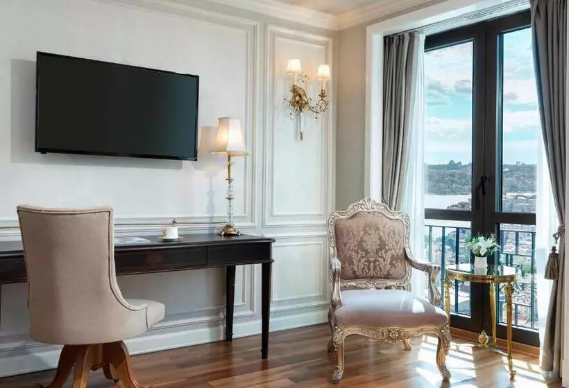 Superior Room King Size Bed, Rixos Pera Istanbul