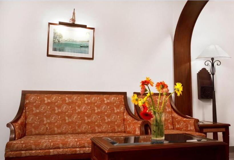 كابينة, Sterling Lake Palace Alleppey