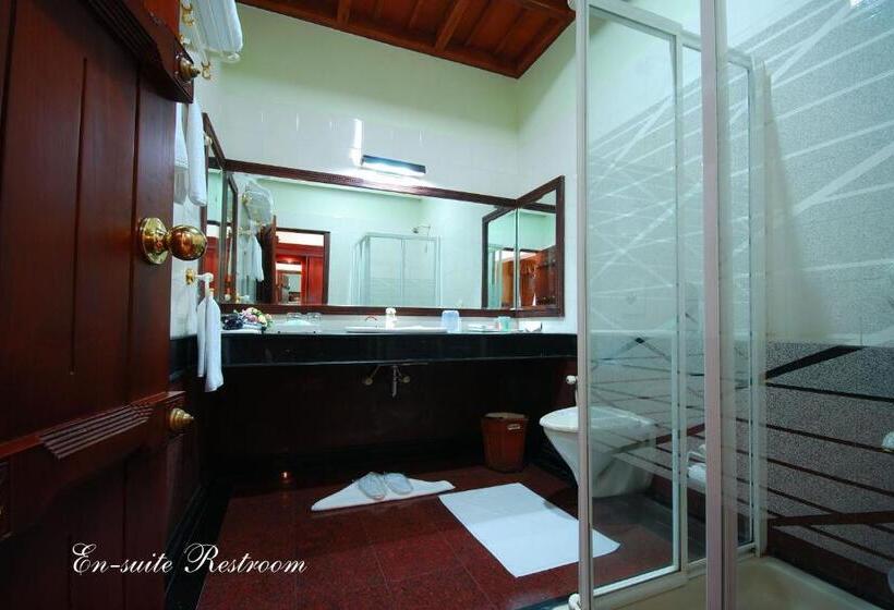 منزل غرفة نوم واحدة, Sterling Lake Palace Alleppey