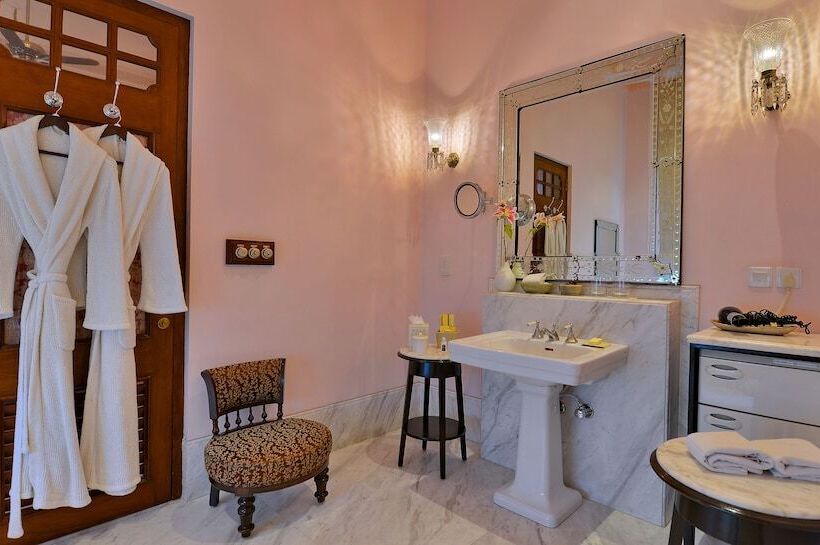 جناح ملكى, Taj Nadesar Palace