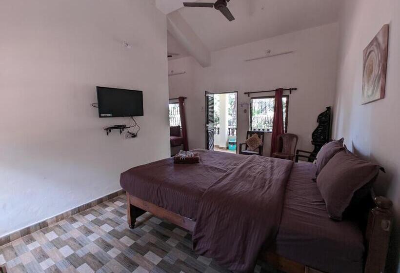 패밀리 스튜디오, Vinsons Cottages