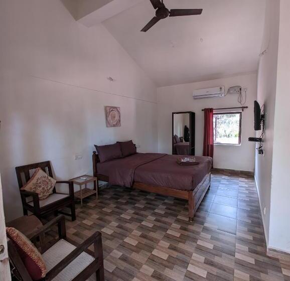 패밀리 스튜디오, Vinsons Cottages