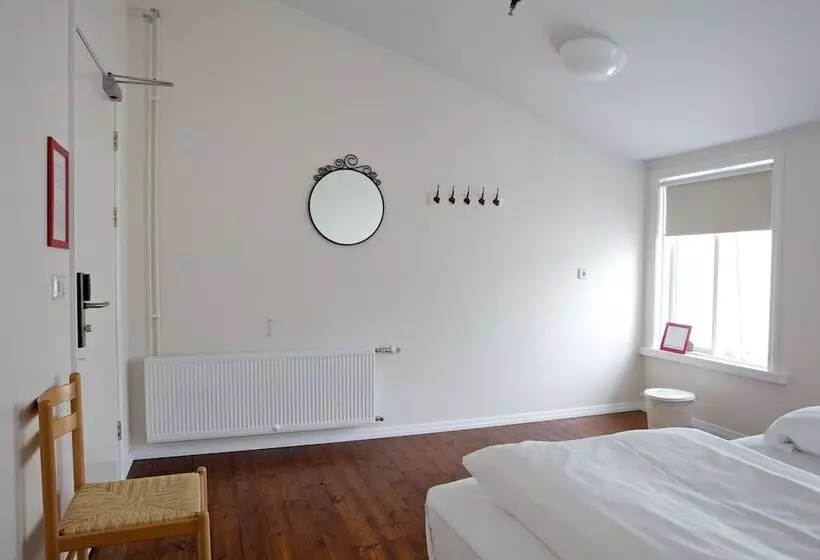 اتاق استاندارد با سرویس بهداشتی مشترک, Akureyri Backpackers