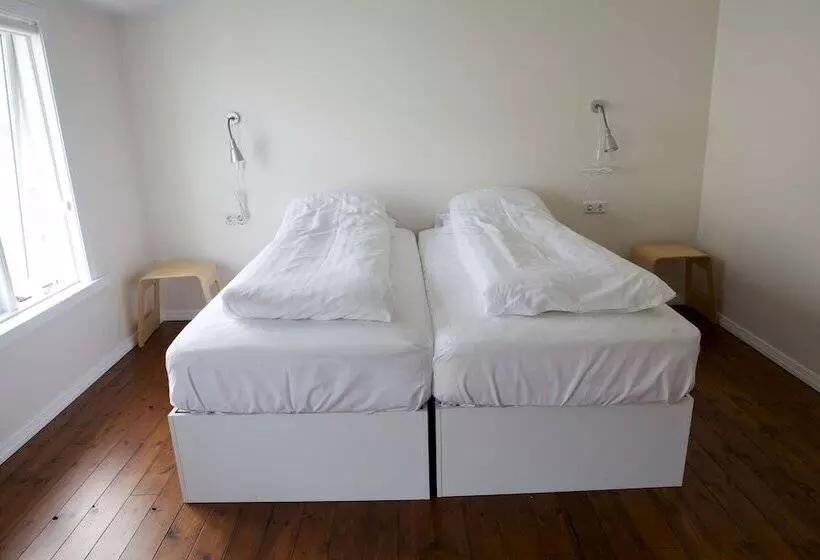 اتاق استاندارد با سرویس بهداشتی مشترک, Akureyri Backpackers
