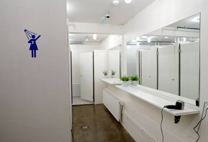 اتاق خانوادگی, Akureyri Backpackers