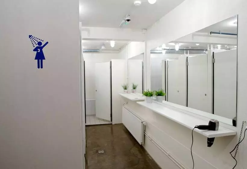 اتاق خانوادگی, Akureyri Backpackers