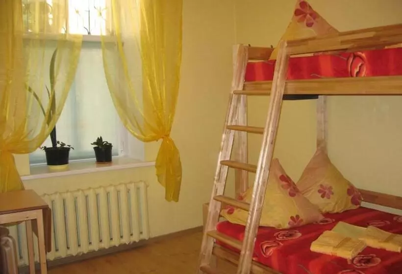 اتاق استاندارد سه تخته با سرویس بهداشتی مشترک, Central Park Rooms