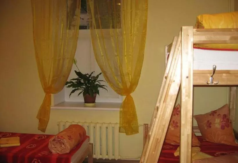 اتاق استاندارد چهارنفره با سرویس بهداشتی مشترک, Central Park Rooms