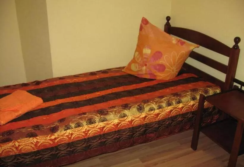 اتاق استاندارد یک تخته با سرویس بهداشتی مشترک, Central Park Rooms