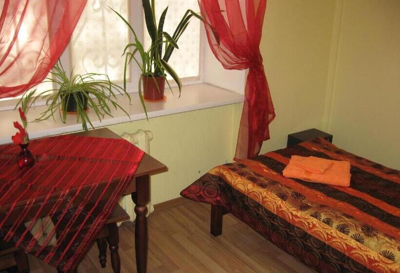 اتاق استاندارد یک تخته با سرویس بهداشتی مشترک, Central Park Rooms