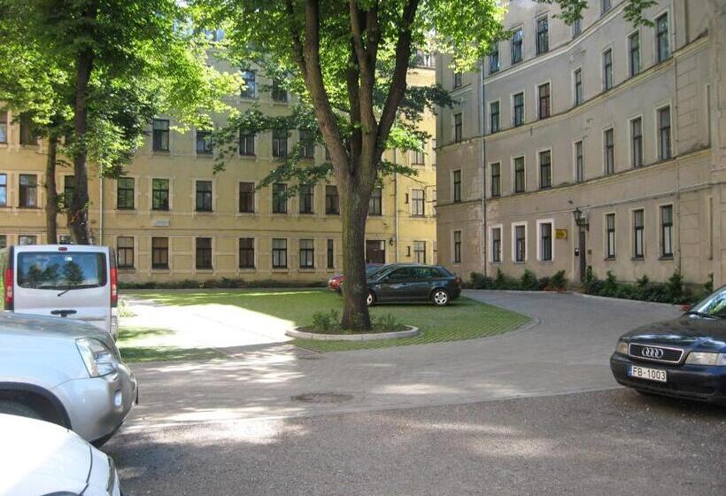 اتاق استاندارد با سرویس بهداشتی مشترک, Central Park Rooms