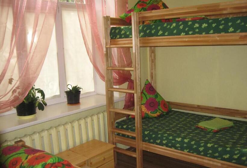 اتاق استاندارد چهارنفره با سرویس بهداشتی مشترک, Central Park Rooms