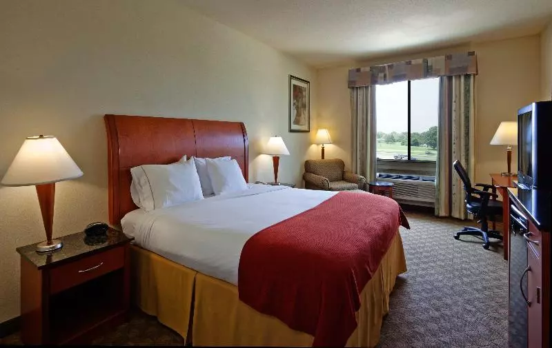キングサイズベッドのスタンダードルーム, Holiday Inn Express Hotel And Suites Fairfield North, An Ihg