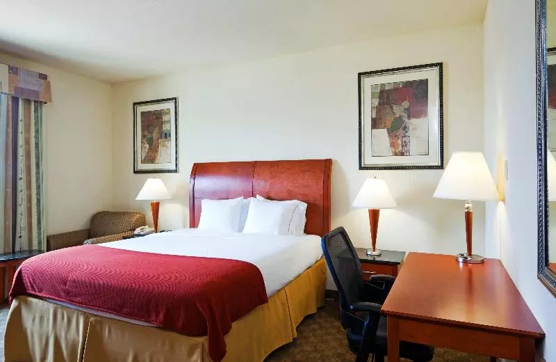 キングサイズベッドのスタンダードルーム, Holiday Inn Express Hotel And Suites Fairfield North, An Ihg